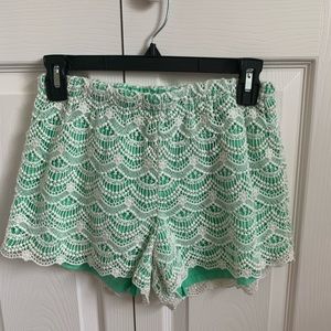 Cream lace/green shorts